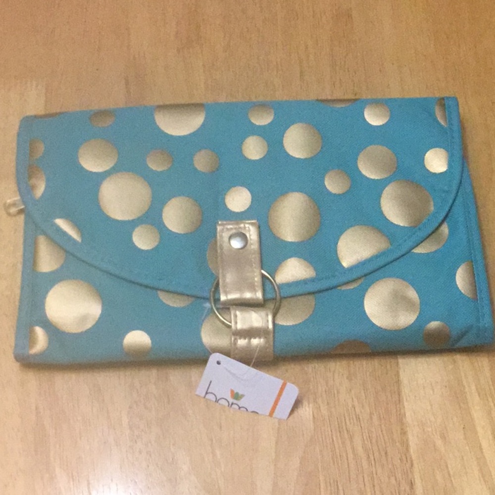Jewelry or makeup holder for traveling